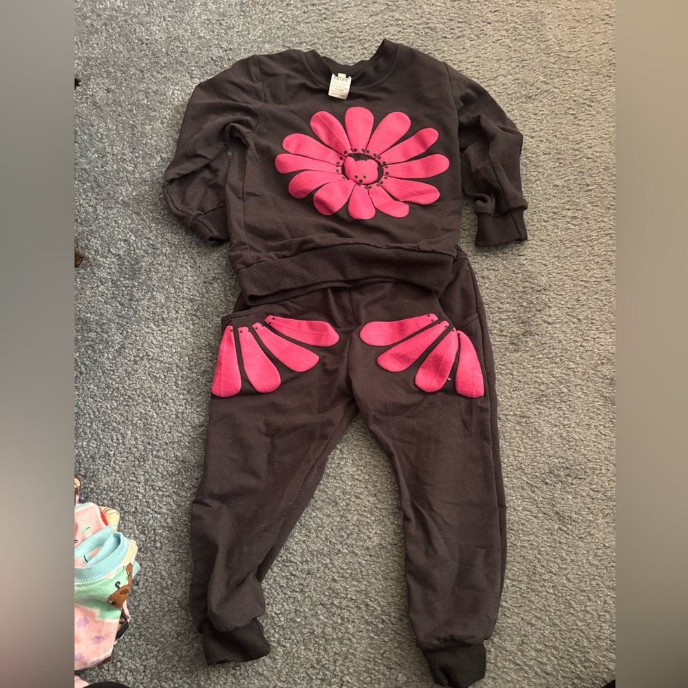 Black and red Flower Sweatshirt and Pants Set